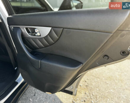 Серый Инфинити QX70, объемом двигателя 3.7 л и пробегом 121 тыс. км за 14700 $, фото 46 на Automoto.ua