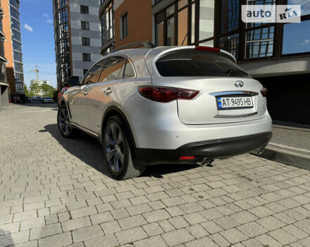 Сірий Інфініті QX70, об'ємом двигуна 3.7 л та пробігом 195 тис. км за 21499 $, фото 6 на Automoto.ua