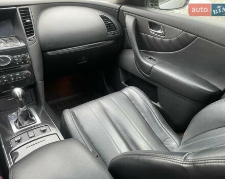 Серый Инфинити QX70, объемом двигателя 3.7 л и пробегом 122 тыс. км за 15500 $, фото 19 на Automoto.ua