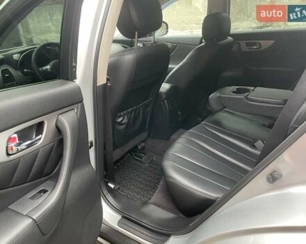 Серый Инфинити QX70, объемом двигателя 3.7 л и пробегом 122 тыс. км за 15500 $, фото 17 на Automoto.ua