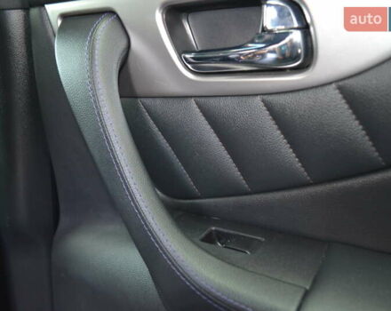 Сірий Інфініті QX70, об'ємом двигуна 3.7 л та пробігом 181 тис. км за 18300 $, фото 4 на Automoto.ua