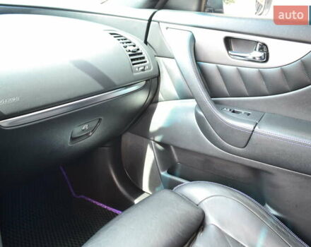 Сірий Інфініті QX70, об'ємом двигуна 3.7 л та пробігом 181 тис. км за 18300 $, фото 23 на Automoto.ua