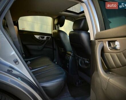 Серый Инфинити QX70, объемом двигателя 3.7 л и пробегом 116 тыс. км за 14900 $, фото 14 на Automoto.ua