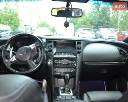 Сірий Інфініті QX70, об'ємом двигуна 3.7 л та пробігом 181 тис. км за 18300 $, фото 6 на Automoto.ua