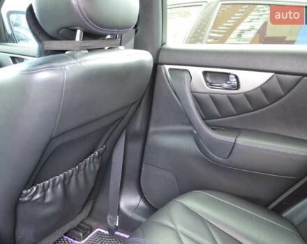 Сірий Інфініті QX70, об'ємом двигуна 3.7 л та пробігом 181 тис. км за 18300 $, фото 9 на Automoto.ua