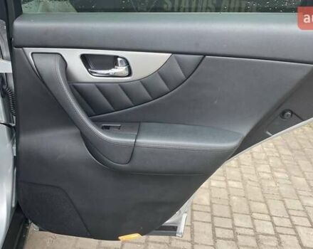 Серый Инфинити QX70, объемом двигателя 3.7 л и пробегом 163 тыс. км за 15500 $, фото 31 на Automoto.ua