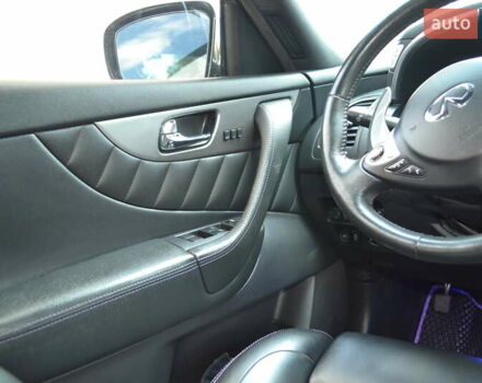 Сірий Інфініті QX70, об'ємом двигуна 3.7 л та пробігом 181 тис. км за 18300 $, фото 7 на Automoto.ua