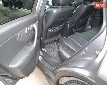 Сірий Інфініті QX70, об'ємом двигуна 3.7 л та пробігом 181 тис. км за 18300 $, фото 13 на Automoto.ua