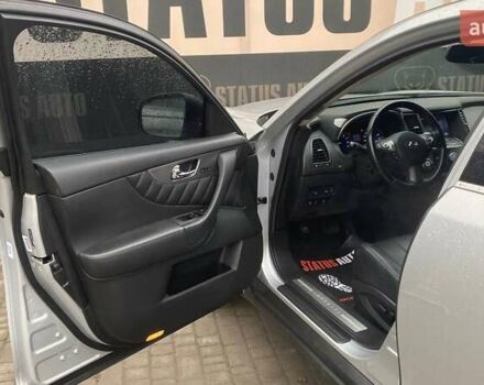 Серый Инфинити QX70, объемом двигателя 3.7 л и пробегом 163 тыс. км за 15500 $, фото 14 на Automoto.ua