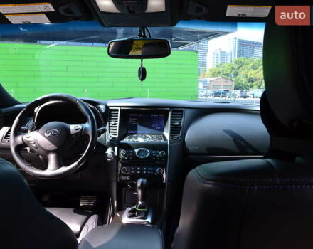 Сірий Інфініті QX70, об'ємом двигуна 3.7 л та пробігом 181 тис. км за 18300 $, фото 28 на Automoto.ua