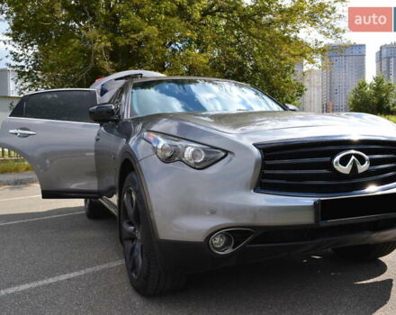 Сірий Інфініті QX70, об'ємом двигуна 3.7 л та пробігом 181 тис. км за 18300 $, фото 29 на Automoto.ua