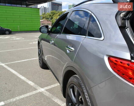 Сірий Інфініті QX70, об'ємом двигуна 3.7 л та пробігом 181 тис. км за 18300 $, фото 25 на Automoto.ua