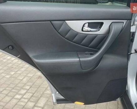 Серый Инфинити QX70, объемом двигателя 3.7 л и пробегом 163 тыс. км за 15500 $, фото 26 на Automoto.ua