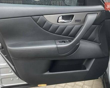 Серый Инфинити QX70, объемом двигателя 3.7 л и пробегом 163 тыс. км за 15500 $, фото 17 на Automoto.ua