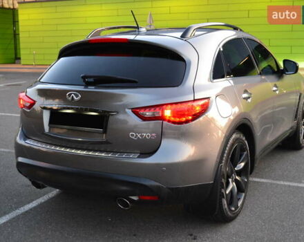 Сірий Інфініті QX70, об'ємом двигуна 3.7 л та пробігом 181 тис. км за 18300 $, фото 26 на Automoto.ua