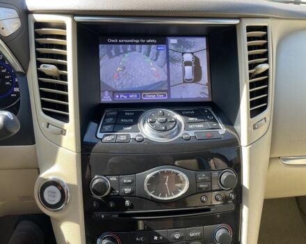 Серый Инфинити QX70, объемом двигателя 3.7 л и пробегом 373 тыс. км за 16000 $, фото 20 на Automoto.ua