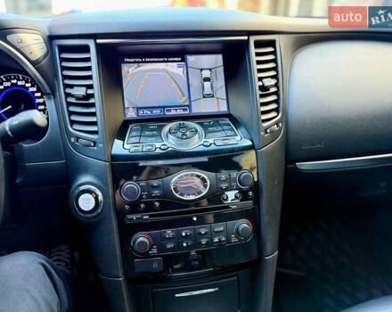 Серый Инфинити QX70, объемом двигателя 2.99 л и пробегом 210 тыс. км за 17000 $, фото 8 на Automoto.ua