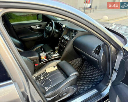 Серый Инфинити QX70, объемом двигателя 2.99 л и пробегом 210 тыс. км за 17000 $, фото 4 на Automoto.ua