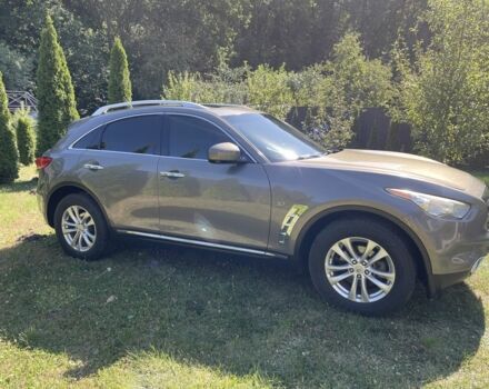 Серый Инфинити QX70, объемом двигателя 3.7 л и пробегом 373 тыс. км за 16000 $, фото 2 на Automoto.ua