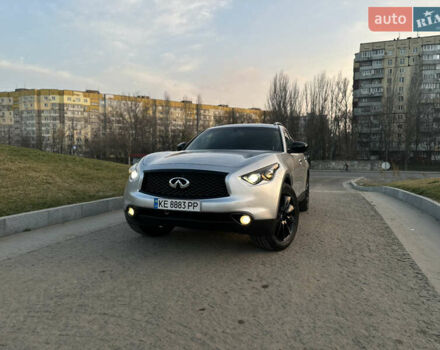 Серый Инфинити QX70, объемом двигателя 3.7 л и пробегом 120 тыс. км за 20000 $, фото 2 на Automoto.ua