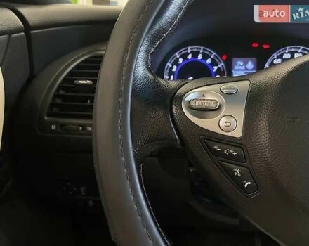 Серый Инфинити QX70, объемом двигателя 3.7 л и пробегом 70 тыс. км за 26900 $, фото 9 на Automoto.ua