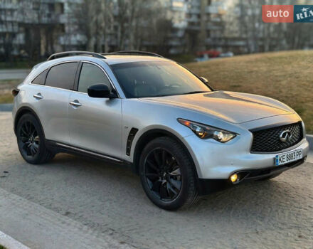 Серый Инфинити QX70, объемом двигателя 3.7 л и пробегом 120 тыс. км за 20000 $, фото 4 на Automoto.ua