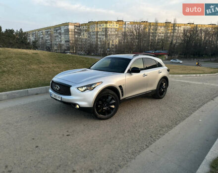 Серый Инфинити QX70, объемом двигателя 3.7 л и пробегом 120 тыс. км за 20000 $, фото 3 на Automoto.ua