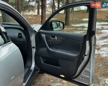 Серый Инфинити QX70, объемом двигателя 3.7 л и пробегом 120 тыс. км за 20000 $, фото 24 на Automoto.ua