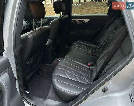 Серый Инфинити QX70, объемом двигателя 3.7 л и пробегом 120 тыс. км за 20000 $, фото 29 на Automoto.ua