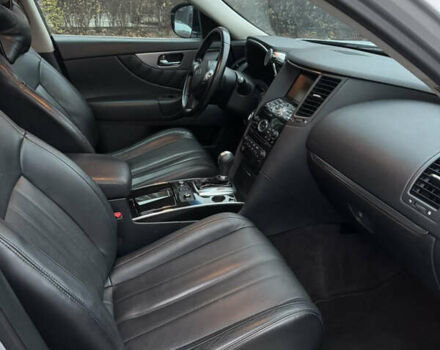 Серый Инфинити QX70, объемом двигателя 3.7 л и пробегом 172 тыс. км за 16500 $, фото 13 на Automoto.ua