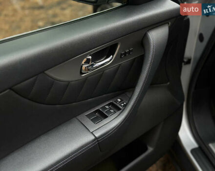 Серый Инфинити QX70, объемом двигателя 3.7 л и пробегом 120 тыс. км за 20000 $, фото 21 на Automoto.ua