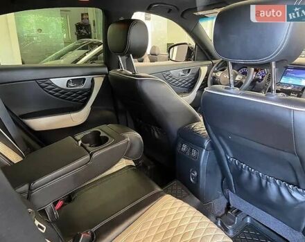 Серый Инфинити QX70, объемом двигателя 3.7 л и пробегом 70 тыс. км за 26900 $, фото 24 на Automoto.ua