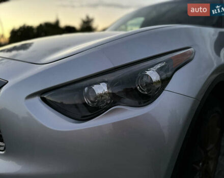 Серый Инфинити QX70, объемом двигателя 3.7 л и пробегом 120 тыс. км за 20000 $, фото 6 на Automoto.ua