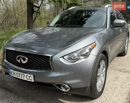 Серый Инфинити QX70, объемом двигателя 3.7 л и пробегом 64 тыс. км за 23900 $, фото 4 на Automoto.ua