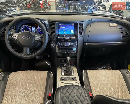 Серый Инфинити QX70, объемом двигателя 3.7 л и пробегом 70 тыс. км за 26900 $, фото 3 на Automoto.ua