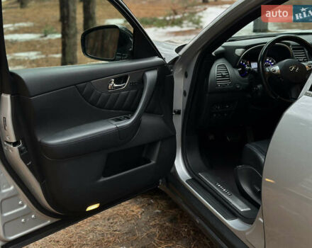 Серый Инфинити QX70, объемом двигателя 3.7 л и пробегом 120 тыс. км за 20000 $, фото 19 на Automoto.ua