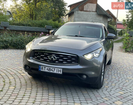 Серый Инфинити QX70, объемом двигателя 3.7 л и пробегом 135 тыс. км за 18500 $, фото 2 на Automoto.ua