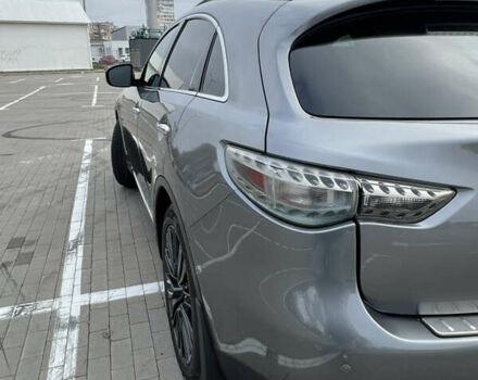 Серый Инфинити QX70, объемом двигателя 3.7 л и пробегом 124 тыс. км за 24000 $, фото 3 на Automoto.ua
