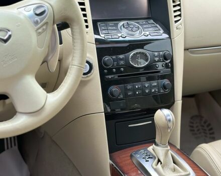 Серый Инфинити QX70, объемом двигателя 3.7 л и пробегом 82 тыс. км за 18999 $, фото 9 на Automoto.ua