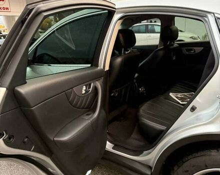 Серый Инфинити QX70, объемом двигателя 3.7 л и пробегом 135 тыс. км за 19999 $, фото 23 на Automoto.ua