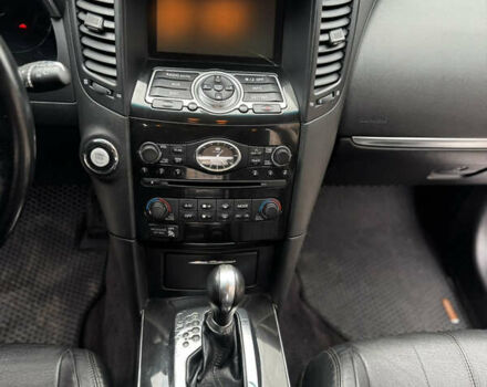 Серый Инфинити QX70, объемом двигателя 3.7 л и пробегом 108 тыс. км за 19999 $, фото 49 на Automoto.ua