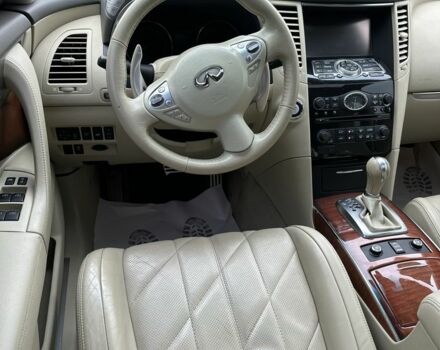 Серый Инфинити QX70, объемом двигателя 3.7 л и пробегом 82 тыс. км за 18999 $, фото 8 на Automoto.ua
