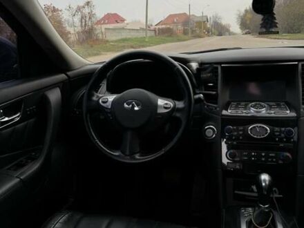 Серый Инфинити QX70, объемом двигателя 3.7 л и пробегом 180 тыс. км за 18000 $, фото 1 на Automoto.ua