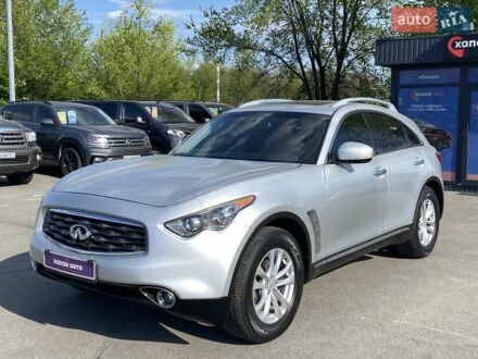 Серый Инфинити QX70, объемом двигателя 3.7 л и пробегом 116 тыс. км за 18000 $, фото 1 на Automoto.ua