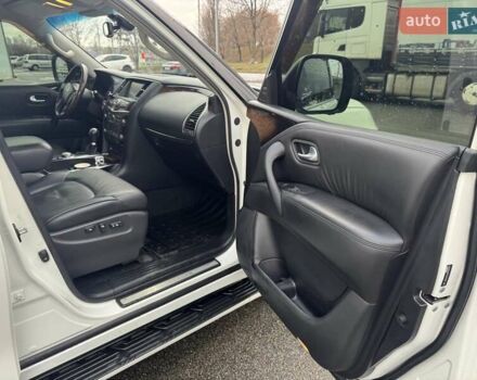 Білий Інфініті QX80, об'ємом двигуна 5.55 л та пробігом 201 тис. км за 17999 $, фото 28 на Automoto.ua