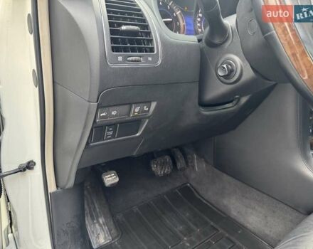 Білий Інфініті QX80, об'ємом двигуна 5.55 л та пробігом 201 тис. км за 17999 $, фото 23 на Automoto.ua