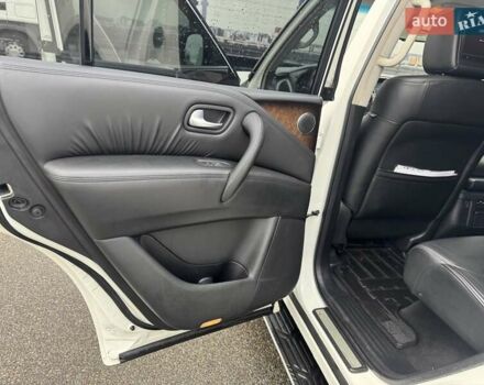 Білий Інфініті QX80, об'ємом двигуна 5.55 л та пробігом 201 тис. км за 17999 $, фото 18 на Automoto.ua