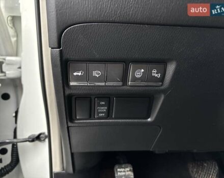 Белый Инфинити QX80, объемом двигателя 5.6 л и пробегом 202 тыс. км за 18800 $, фото 11 на Automoto.ua