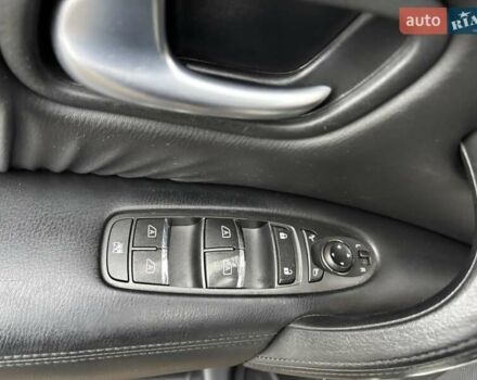 Белый Инфинити QX80, объемом двигателя 5.6 л и пробегом 202 тыс. км за 18800 $, фото 9 на Automoto.ua