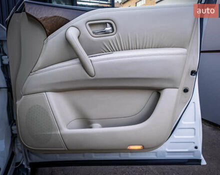 Белый Инфинити QX80, объемом двигателя 5.55 л и пробегом 81 тыс. км за 25000 $, фото 31 на Automoto.ua